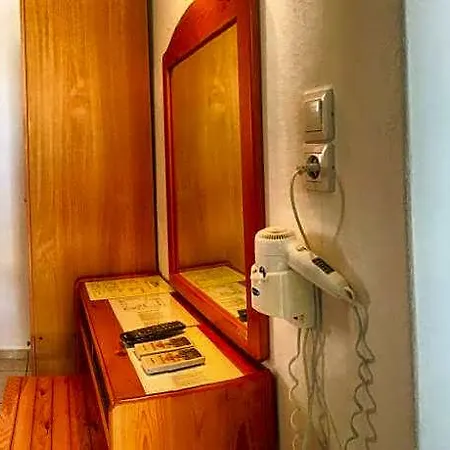 Helena Hotel 2*